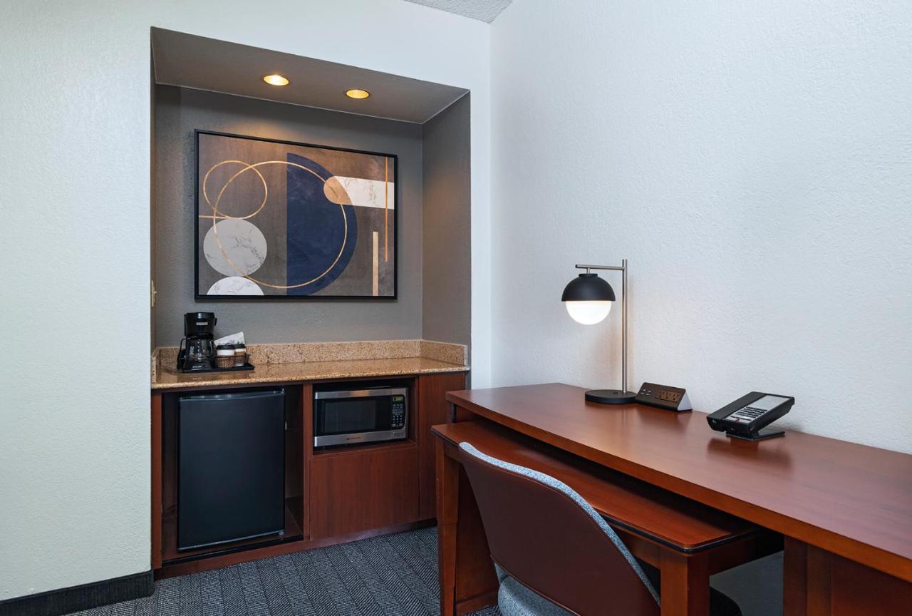 Courtyard By Marriott Dallas Richardson At Spring Valley Exterior foto